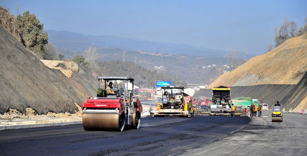 Advantages and Disadvantages of Asphalt Roads / Concrete Roads