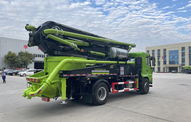 Truck Chassis Boom Type Portable Concrete Pump 33m